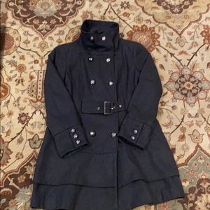 Guess “ruffle” bottom coat 🧥